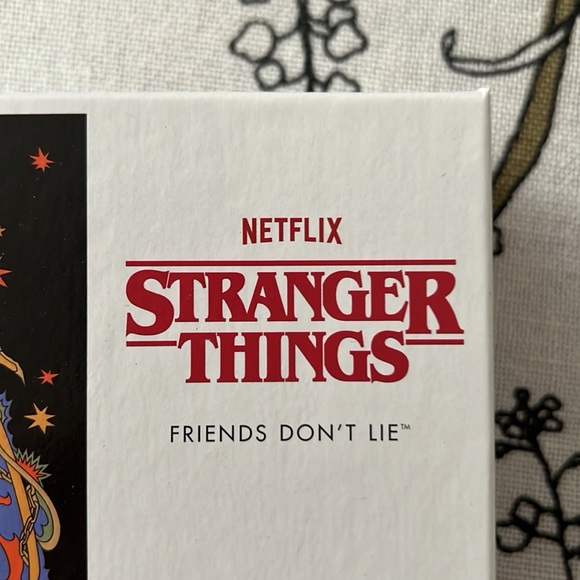 Stranger Things, Friends Don’t Lie, 500 piece fun puzzle 🧩 - Picture 2 of 3